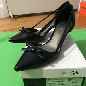 Black East 5th pump shoes